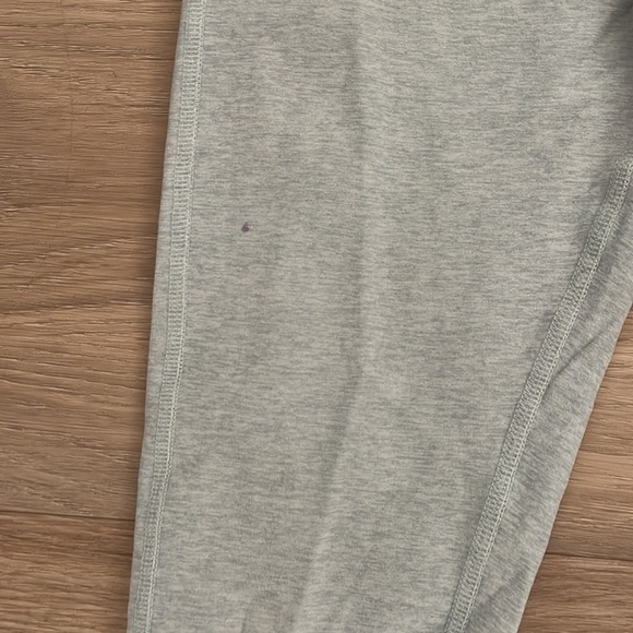 Alo legging size small.  Very light pilling and small marks. All shown in photos - Picture 7 of 8